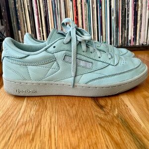 Retro Men’s Reebok Club C 85 Sneakers Size 9.5 US in Robins Egg Blue Teal
